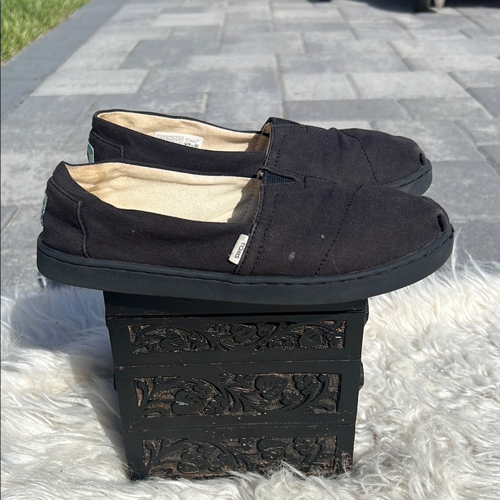 TOMS Kids Black Slip-On Shoes- Big Kids Size 3